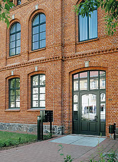 Mbel und Mbelbau von der Tischlerei Gttingen fr Innenausbau und Restaurationen. Tischlerei Northeim fr Tren, Fenster und Treppenbau / Treppen in Gttingen.